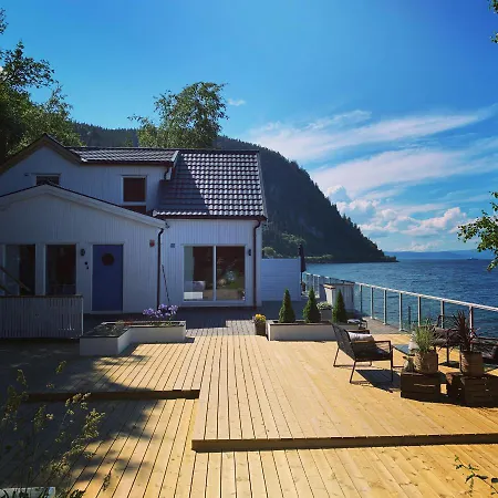 Seaside Apartment *