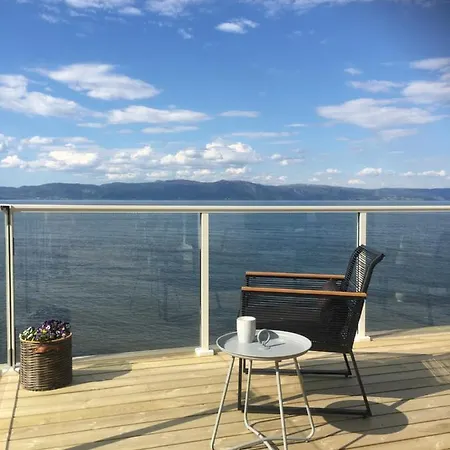 Seaside Apartment *
